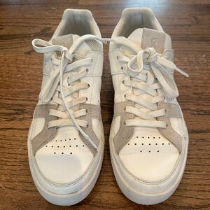 On Running The Roger Clubhouse Tennis Sneakers - White/Sand